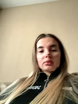 Donna Evans online show from October 2025 02:34:01 AM