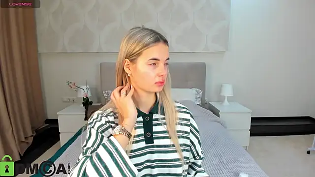 Donna Evans online show from November 2025 11:59:01 PM