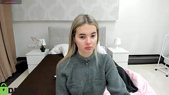 Donna Evans online show from November 2025 11:48:01 PM