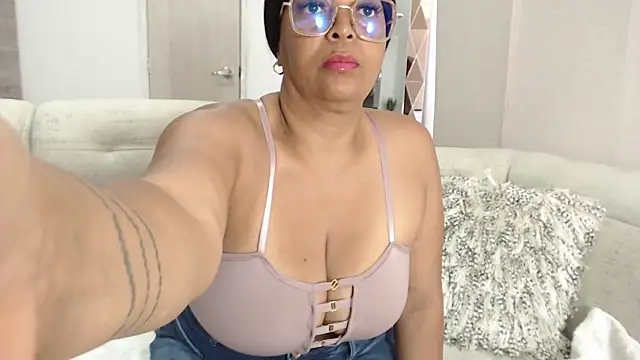 AmbarSofhia online show from October 2025 07:57:02 PM