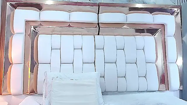 littlee emilyy  online show from February 2025 09:11:01 AM