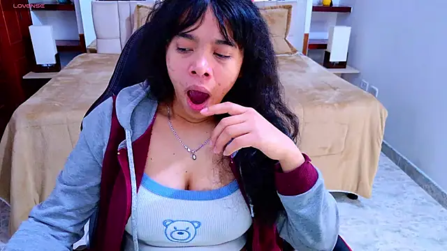 laureentt  online show from October 2025 03:28:01 AM