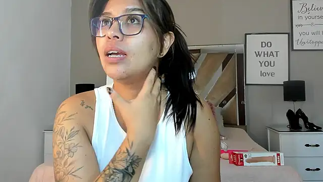 sharlott18 online show from January 2025 01:20:02 PM