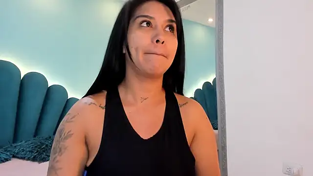 sharlott18 online show from December 2025 01:29:02 PM