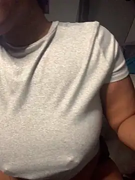 Snapshot of SweetHoneyBunz chatting on September 2025 10:14:02 PM SweetHoneyBunz online show from September 2025 10:14:02 PM