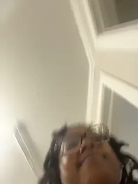 Snapshot of SweetHoneyBunz chatting on October 2025 04:20:02 PM SweetHoneyBunz online show from October 2025 04:20:02 PM