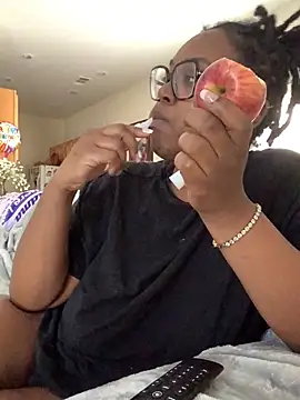 Snapshot of SweetHoneyBunz chatting on November 2025 07:38:01 PM SweetHoneyBunz online show from November 2025 07:38:01 PM