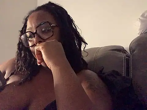 Snapshot of SweetHoneyBunz chatting on July 2026 03:12:01 AM SweetHoneyBunz online show from July 2026 03:12:01 AM