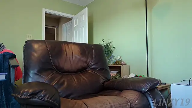 Linzy 19 online show from January 2025 03:57:01 PM