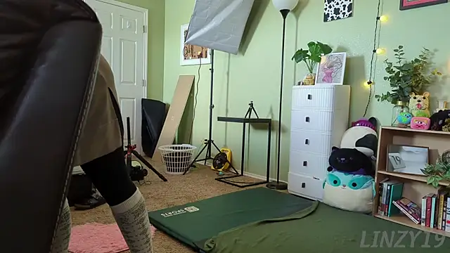 Linzy 19 online show from January 2025 08:01:02 PM