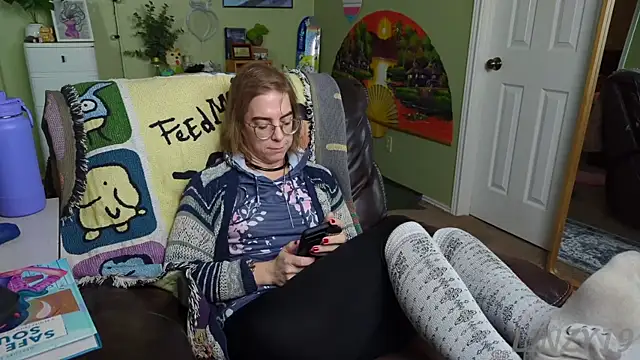 Linzy 19 online show from February 2025 05:12:01 PM