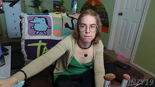 Linzy 19 online show from February 2025 03:52:01 PM