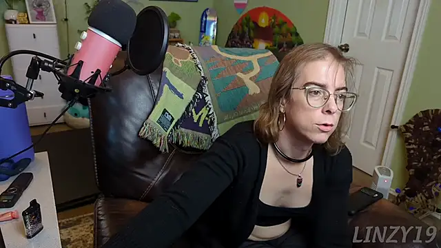 Linzy 19 online show from February 2025 04:15:01 PM