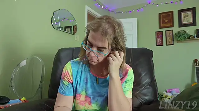 Linzy 19 online show from November 2025 09:26:02 PM