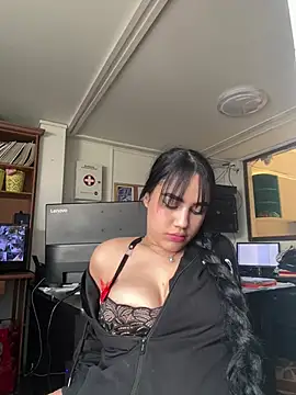 emily roberts1 online show from January 2025 06:39:01 PM