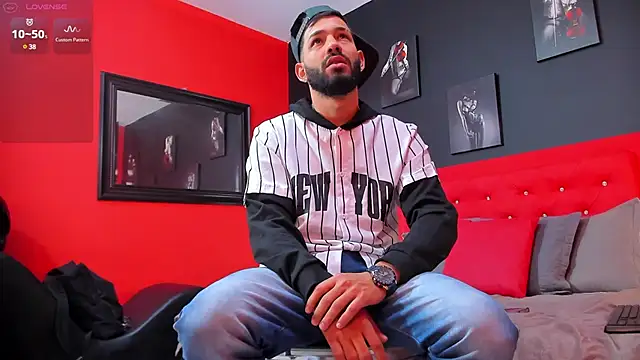 Thiagogomez online show from December 2024 12:23:02 PM