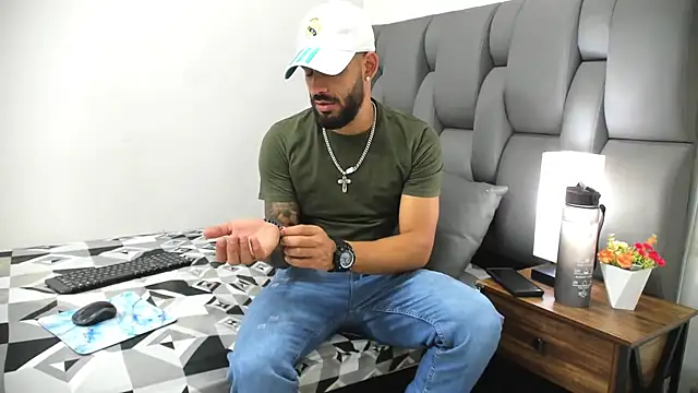 Thiagogomez online show from March 2026 07:07:02 PM