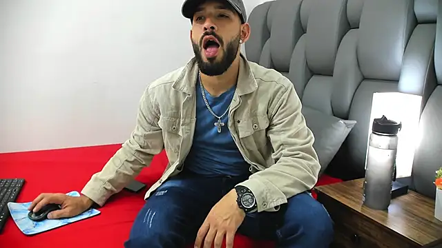 Thiagogomez online show from March 2026 06:57:01 PM