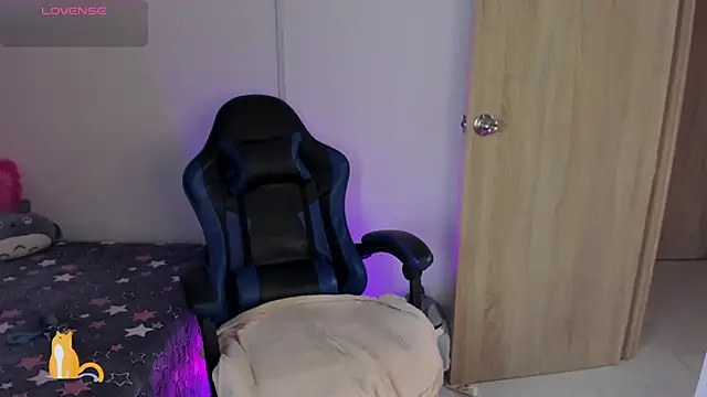 Snapshot of roseliam25 chatting on October 2025 08:09:02 PM roseliam25 online show from October 2025 08:09:02 PM