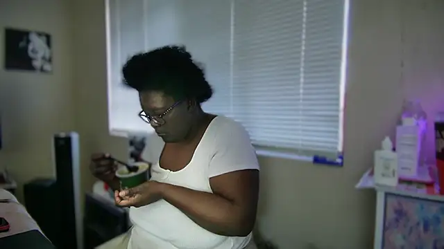 Yagurl  west online show from February 2025 01:14:02 AM