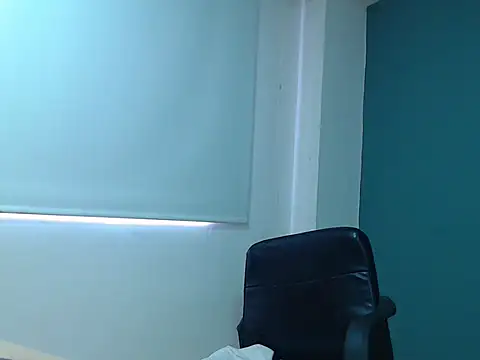 danna- roouss online show from October 2025 02:48:01 PM