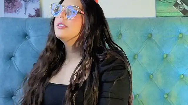 Paola Lyon  online show from October 2025 07:03:01 PM