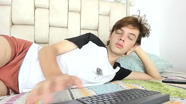 daniel hot03 online show from November 2025 08:40:01 PM