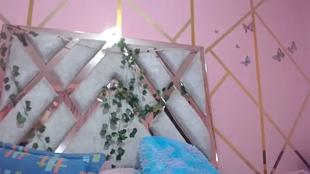 nadescomthxx online show from February 2025 06:40:02 AM