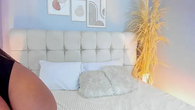 sofi potter  online show from December 2024 05:02:01 AM