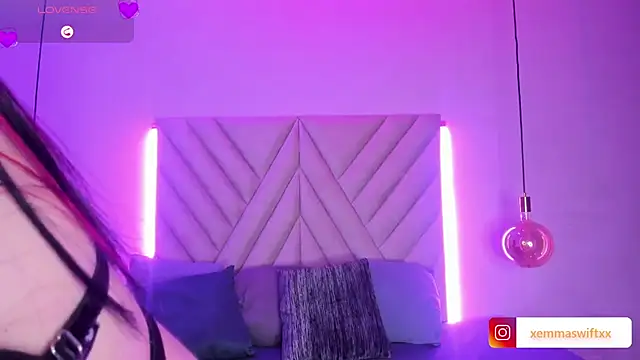 EmmaSwift  online show from December 2024 11:13:02 PM