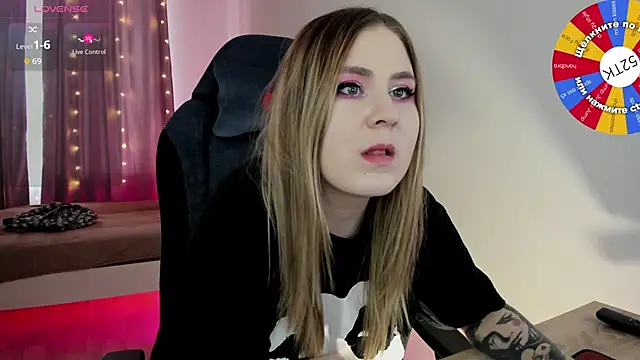 Olivia Munk online show from February 2025 10:42:02 AM