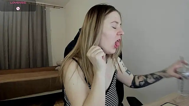 Olivia Munk online show from March 2025 03:55:02 AM