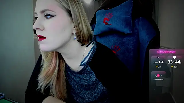 Olivia Munk online show from October 2025 05:27:02 AM