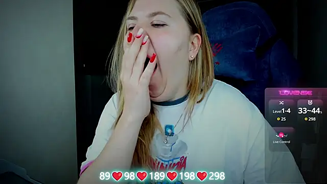 Olivia Munk online show from November 2025 03:42:02 AM