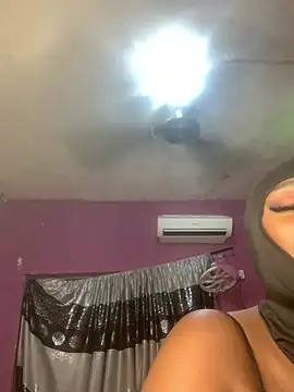 Snapshot of sweet1111 chatting on January 2025 10:40:01 PM sweet1111 online show from January 2025 10:40:01 PM