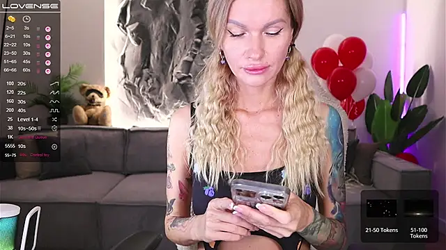 Break-me-Shake-me online show from October 2025 10:51:02 PM