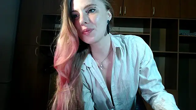 Snapshot of Aqualen chatting on October 2025 11:44:02 AM Aqualen online show from October 2025 11:44:02 AM