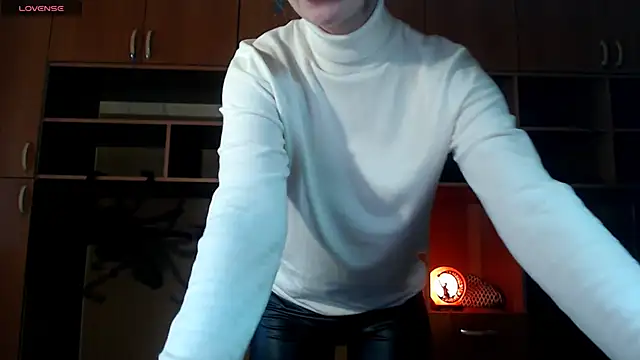 Snapshot of Aqualen chatting on November 2025 10:48:01 AM Aqualen online show from November 2025 10:48:01 AM