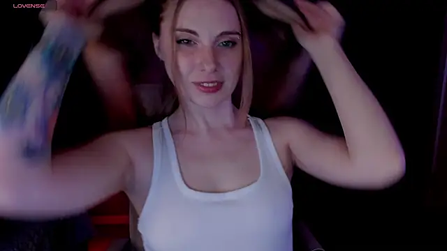 Snapshot of Aqualen chatting on November 2025 02:50:01 PM Aqualen online show from November 2025 02:50:01 PM