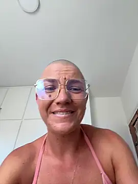 PaulinaSchubert1 online show from May 2026 01:40:02 PM