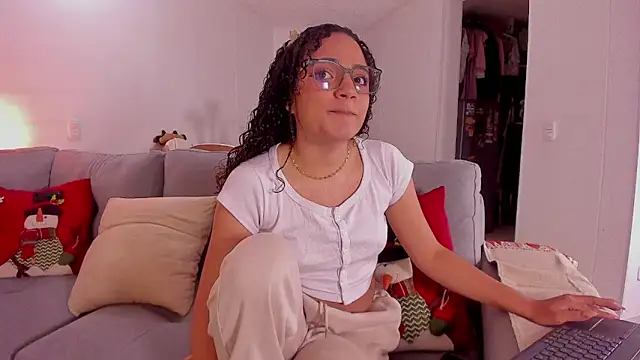 DAHLIA BROWNIE online show from January 2025 05:19:02 AM