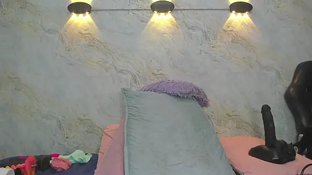 jones maddy  online show from January 2025 12:06:01 PM