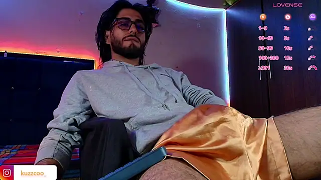 Snapshot of kuzzcoo chatting on February 2026 01:51:01 PM kuzzcoo online show from February 2026 01:51:01 PM