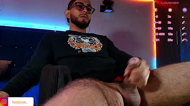 kuzzcoo online show from April 2026 08:39:01 PM