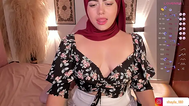 Snapshot of shayla_18 chatting on February 2025 11:01:02 PM shayla 18 online show from February 2025 11:01:02 PM