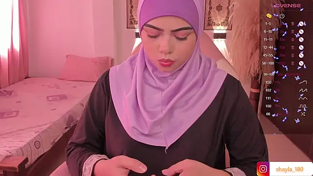 Snapshot of shayla_18 chatting on February 2025 08:42:02 PM shayla 18 online show from February 2025 08:42:02 PM