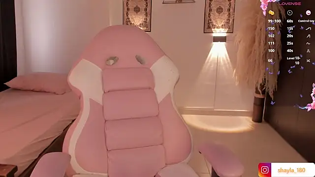 Snapshot of shayla_18 chatting on March 2025 09:12:02 PM shayla 18 online show from March 2025 09:12:02 PM