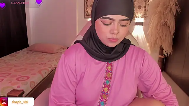 Snapshot of shayla_18 chatting on October 2025 09:22:01 PM shayla 18 online show from October 2025 09:22:01 PM