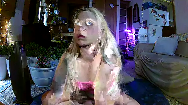 Snapshot of lyra_rose chatting on April 2026 06:39:01 PM lyra rose online show from April 2026 06:39:01 PM