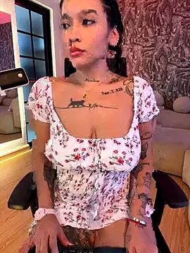 HannahW  online show from September 2025 07:25:02 PM